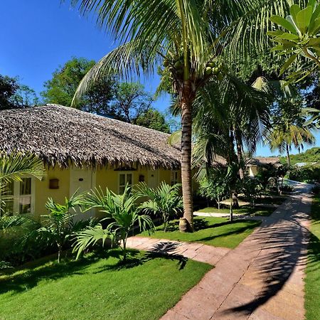 Oasis Hotel Nyaung-U Buitenkant foto