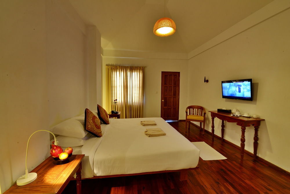 Oasis Hotel Nyaung-U Buitenkant foto