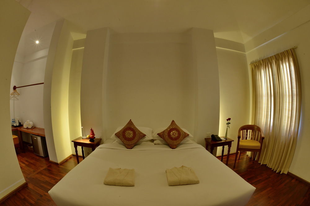 Oasis Hotel Nyaung-U Buitenkant foto