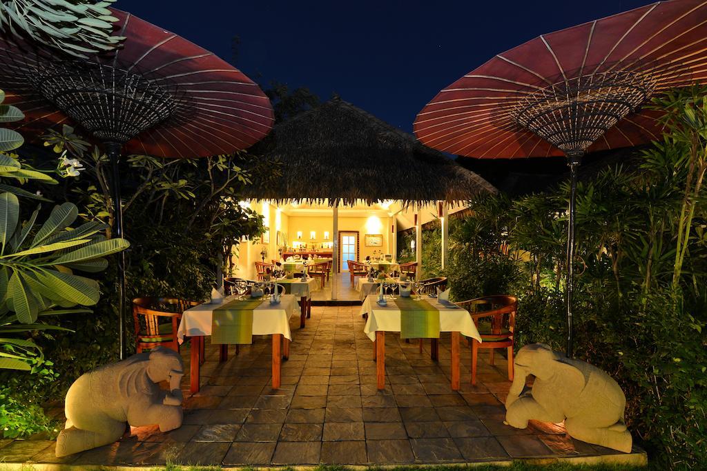 Oasis Hotel Nyaung-U Buitenkant foto