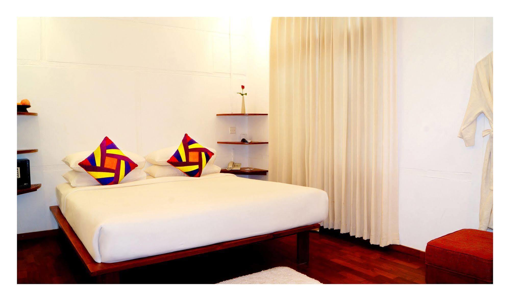 Oasis Hotel Nyaung-U Buitenkant foto