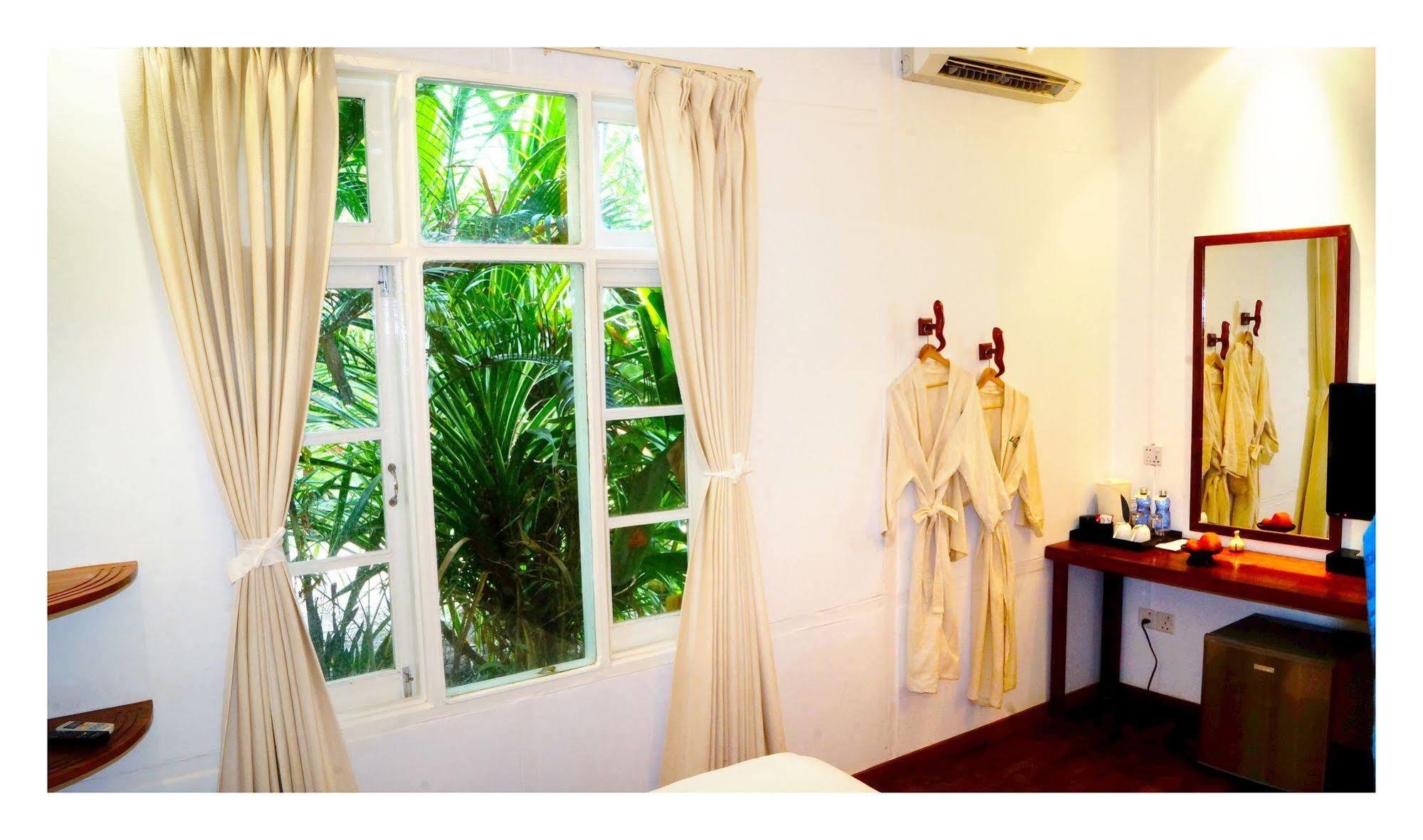 Oasis Hotel Nyaung-U Buitenkant foto
