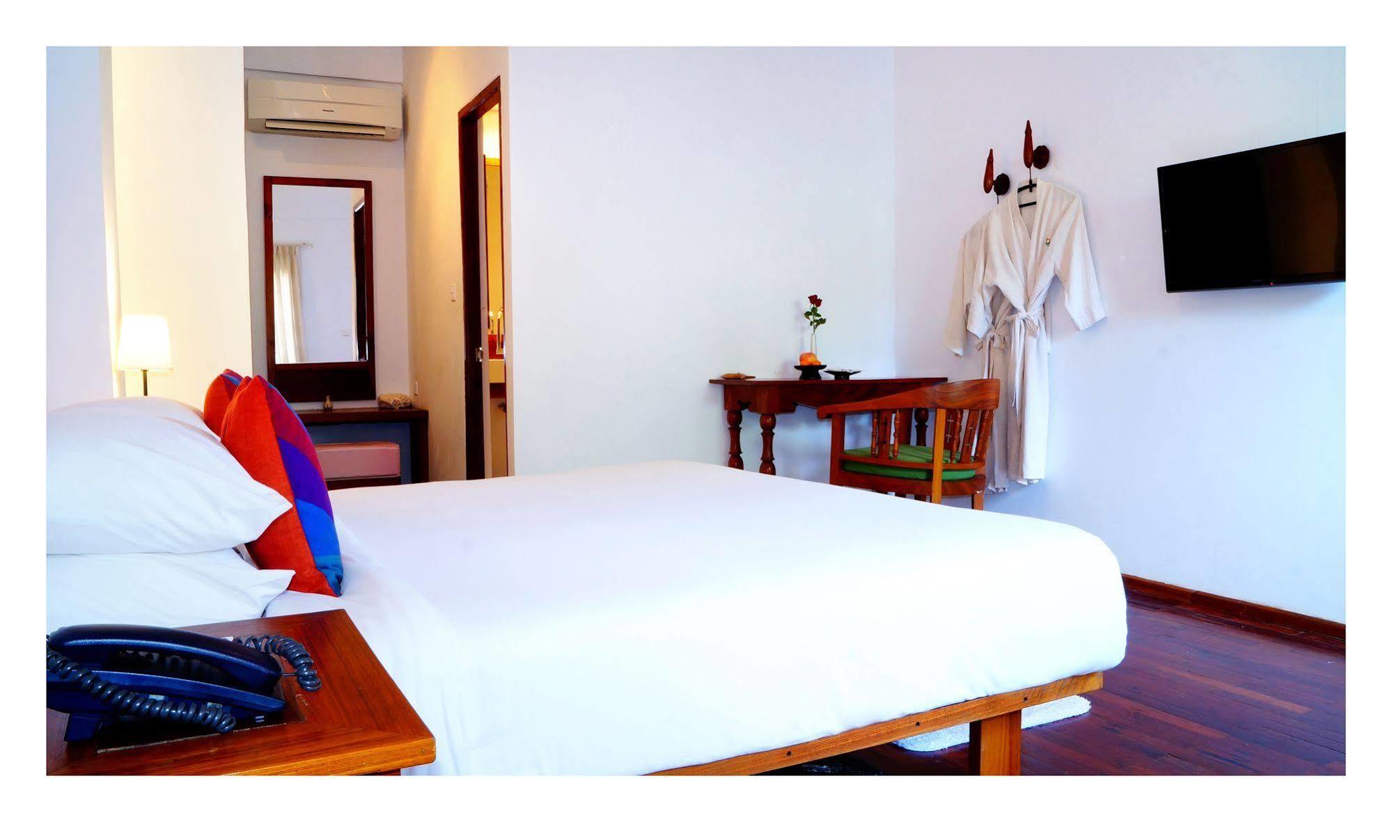 Oasis Hotel Nyaung-U Buitenkant foto
