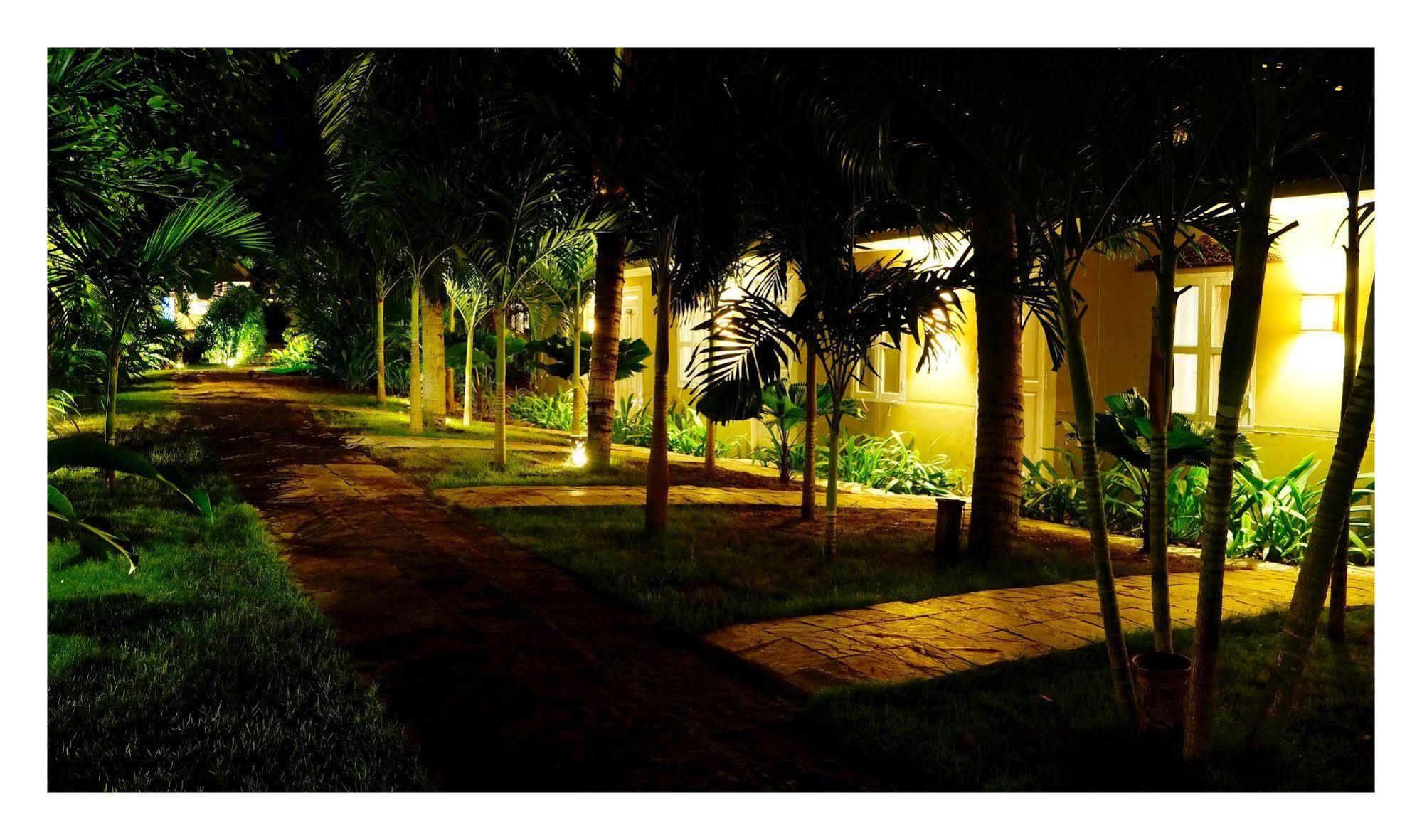 Oasis Hotel Nyaung-U Buitenkant foto