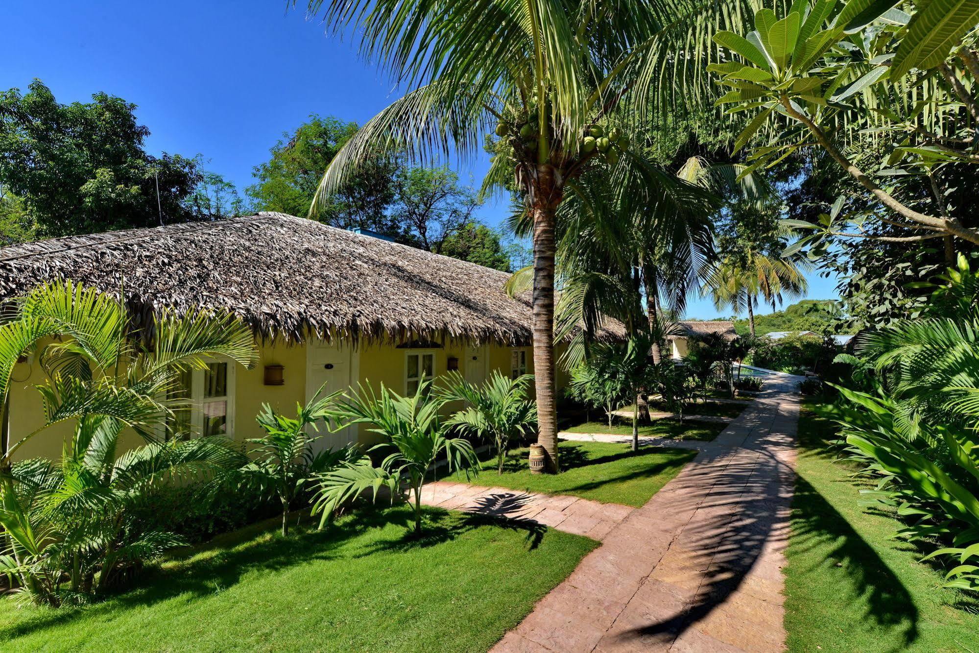 Oasis Hotel Nyaung-U Buitenkant foto