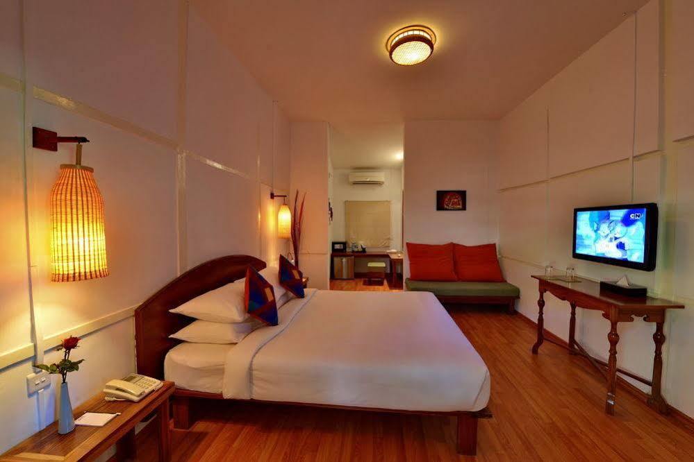 Oasis Hotel Nyaung-U Buitenkant foto
