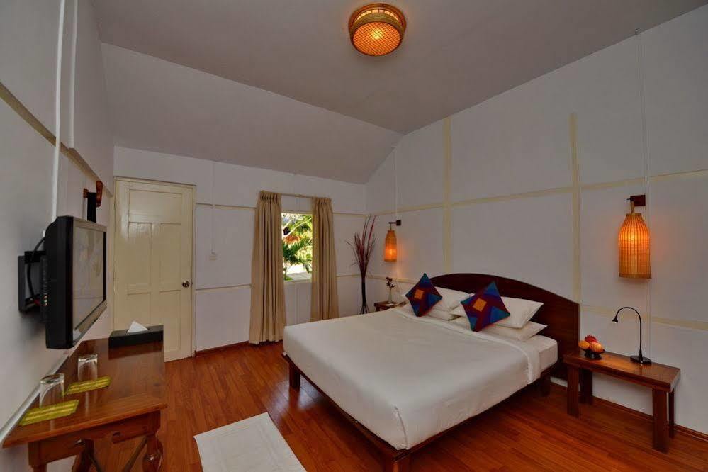 Oasis Hotel Nyaung-U Buitenkant foto