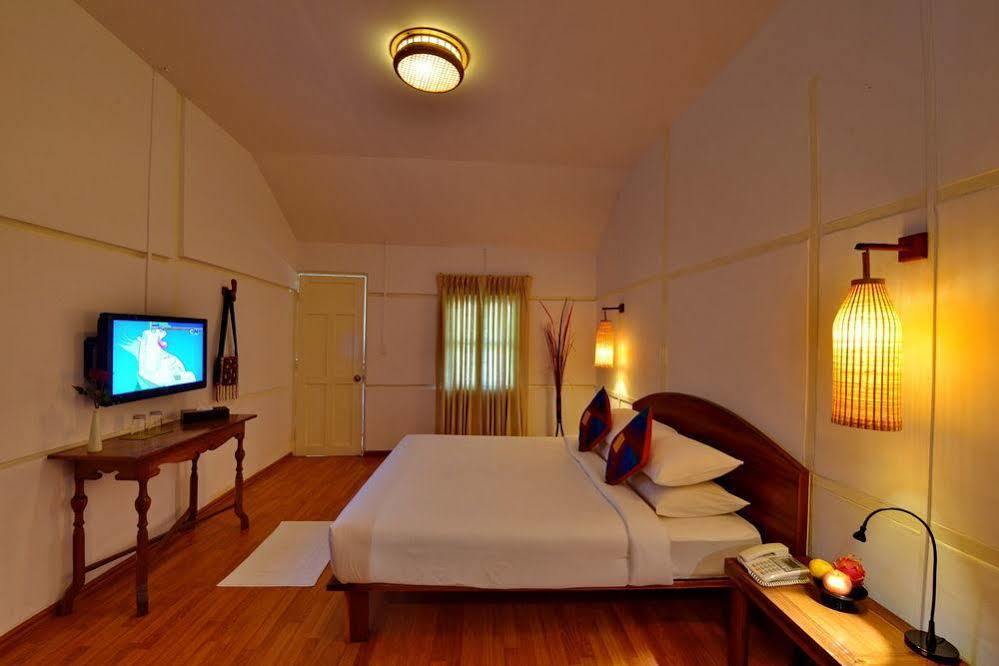 Oasis Hotel Nyaung-U Buitenkant foto